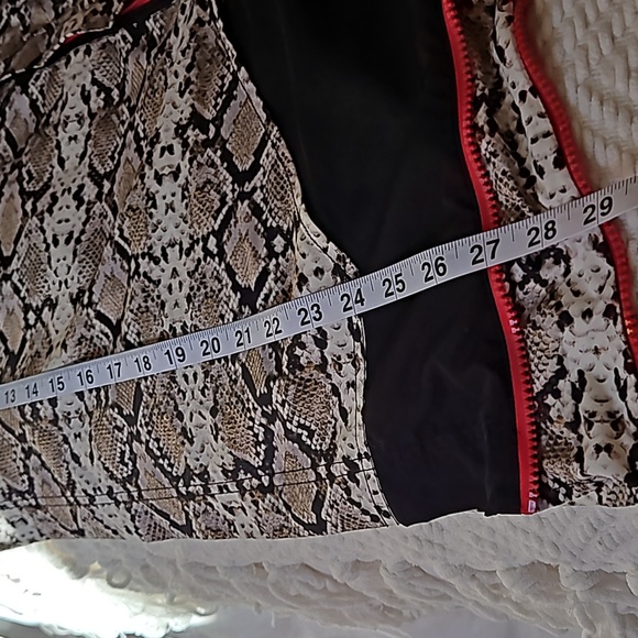 Alala 1x hooded workout pullover w/hood, pockets - Picture 10 of 14